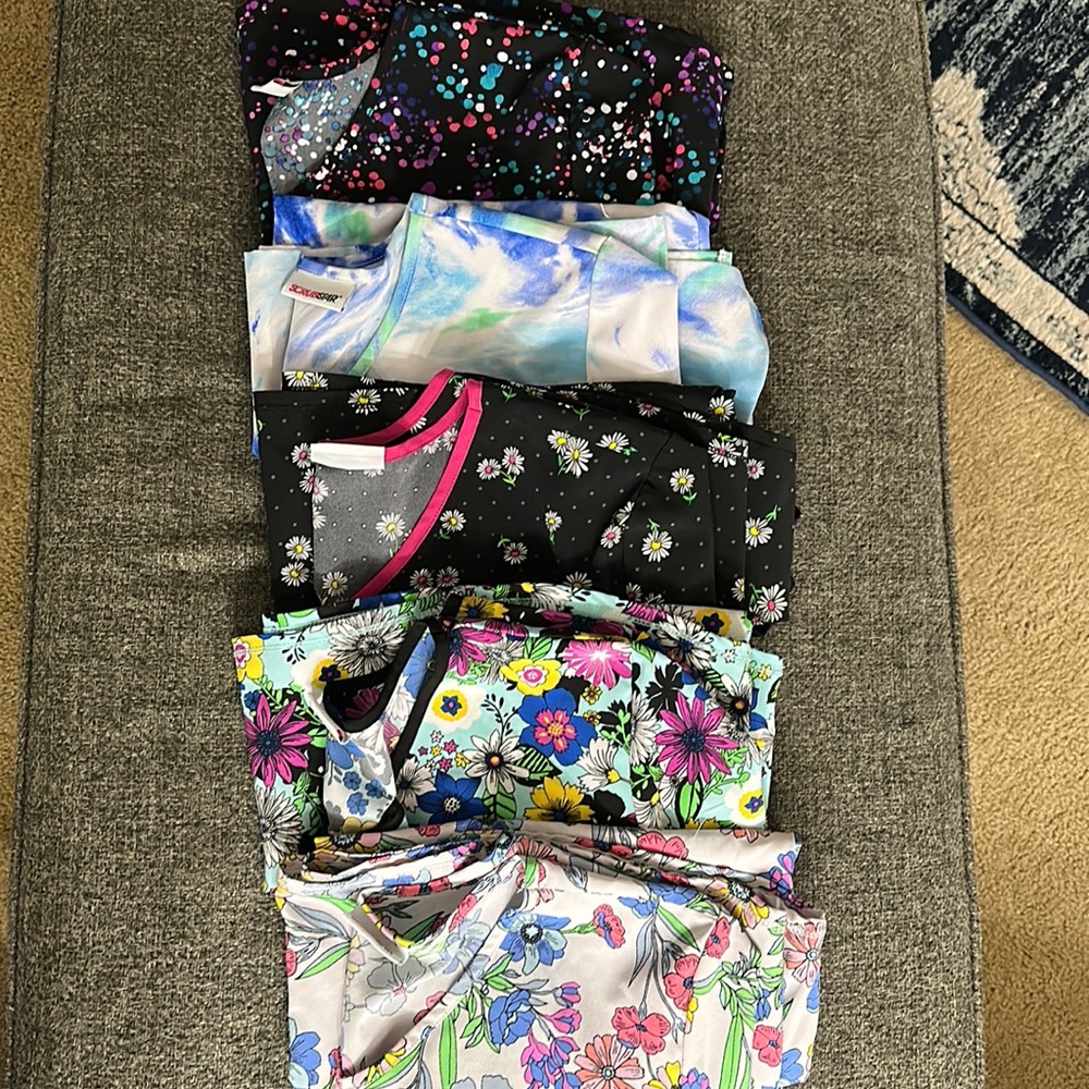 Scrubstar scrub tops. XL.